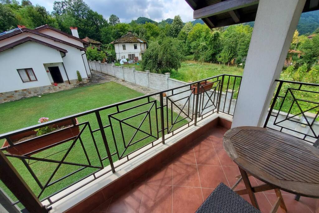 Двете Къщи В Планината Villa Beli Oszam Kültér fotó